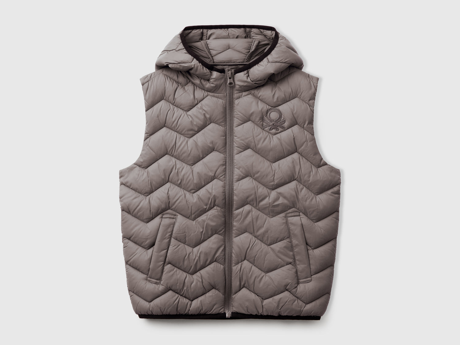 Gilet imbottito con cappuccio da bambino grigio scuro | Benetton Outlet