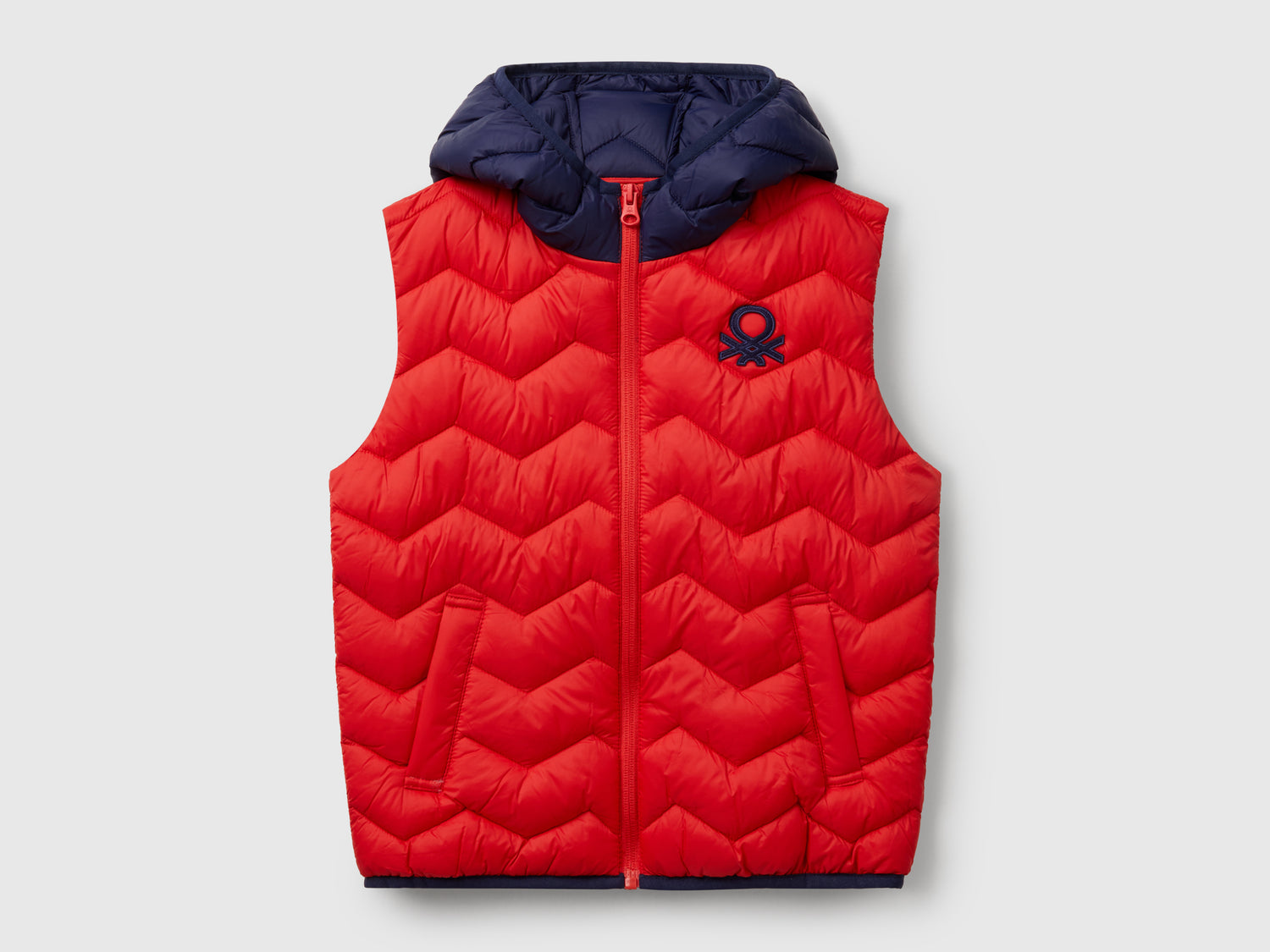 Gilet imbottito con cappuccio da bambino rosso | Benetton Outlet