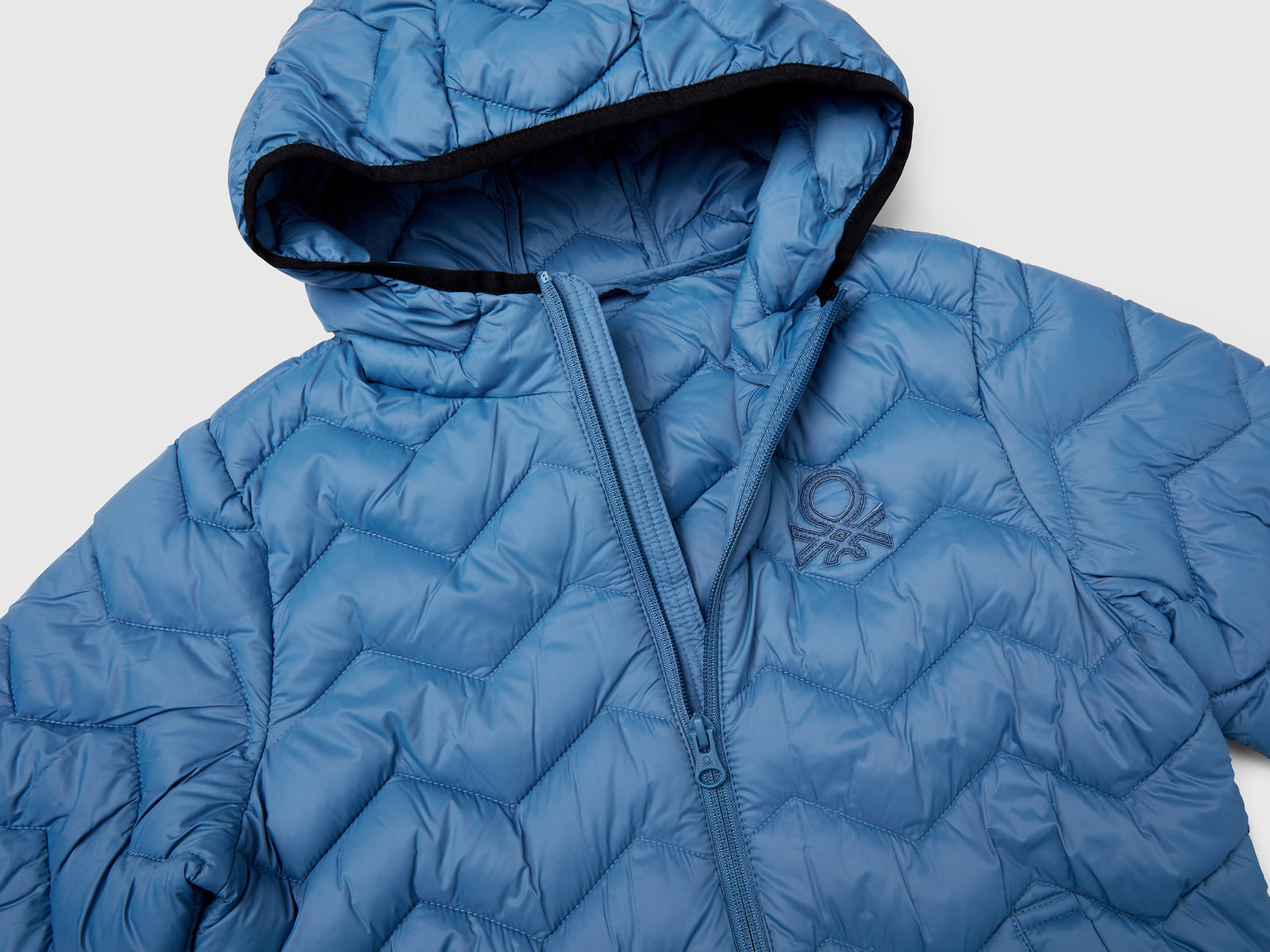 Giubbotto imbottito con cappuccio da bambino azzurro 3 | Benetton Outlet