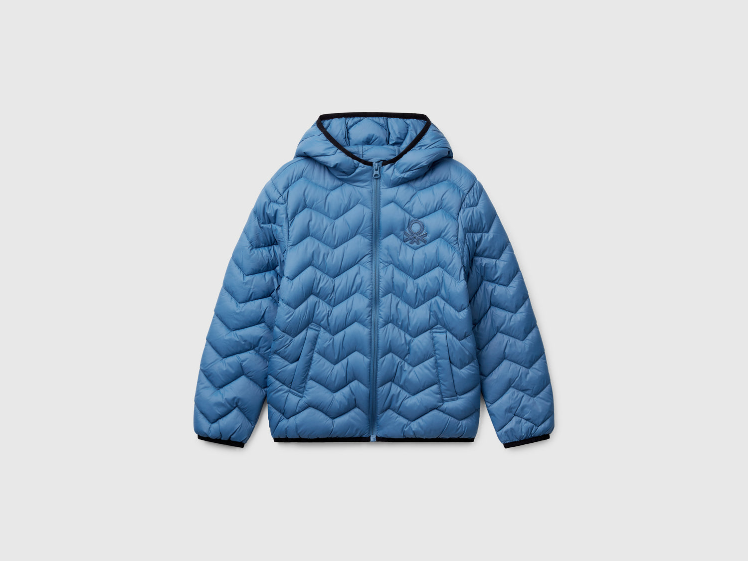 Giubbotto imbottito con cappuccio da bambino azzurro | Benetton Outlet