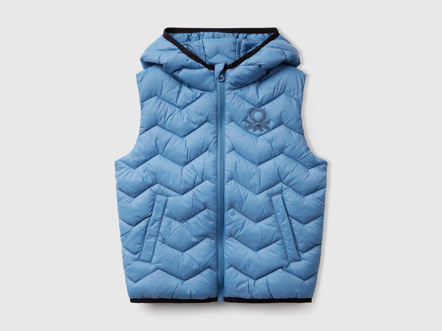 Gilet imbottito con cappuccio da bimbo azzurro | Benetton Outlet
