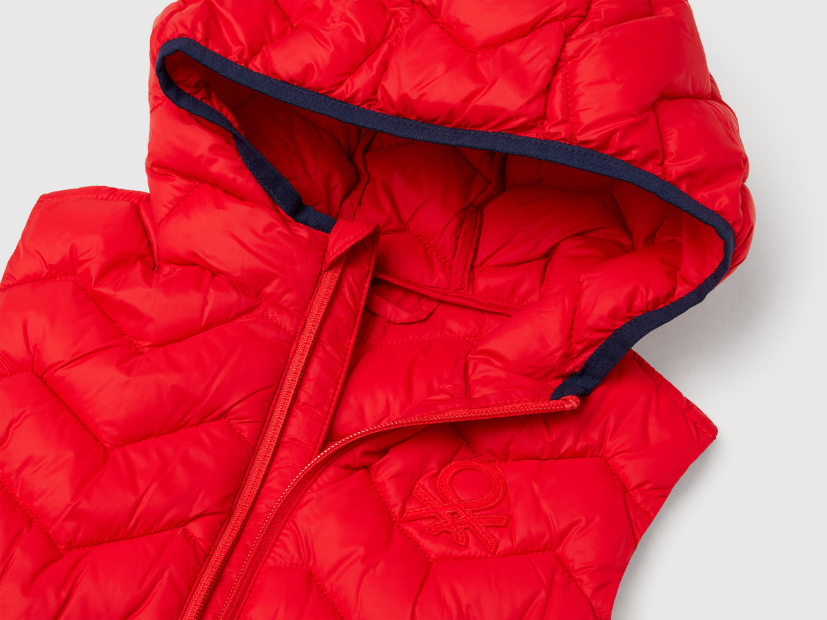 Gilet imbottito con cappuccio