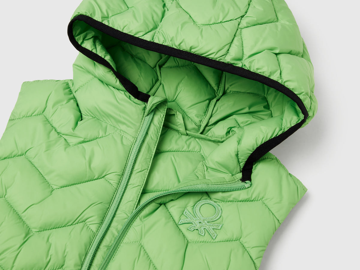 Gilet imbottito con cappuccio