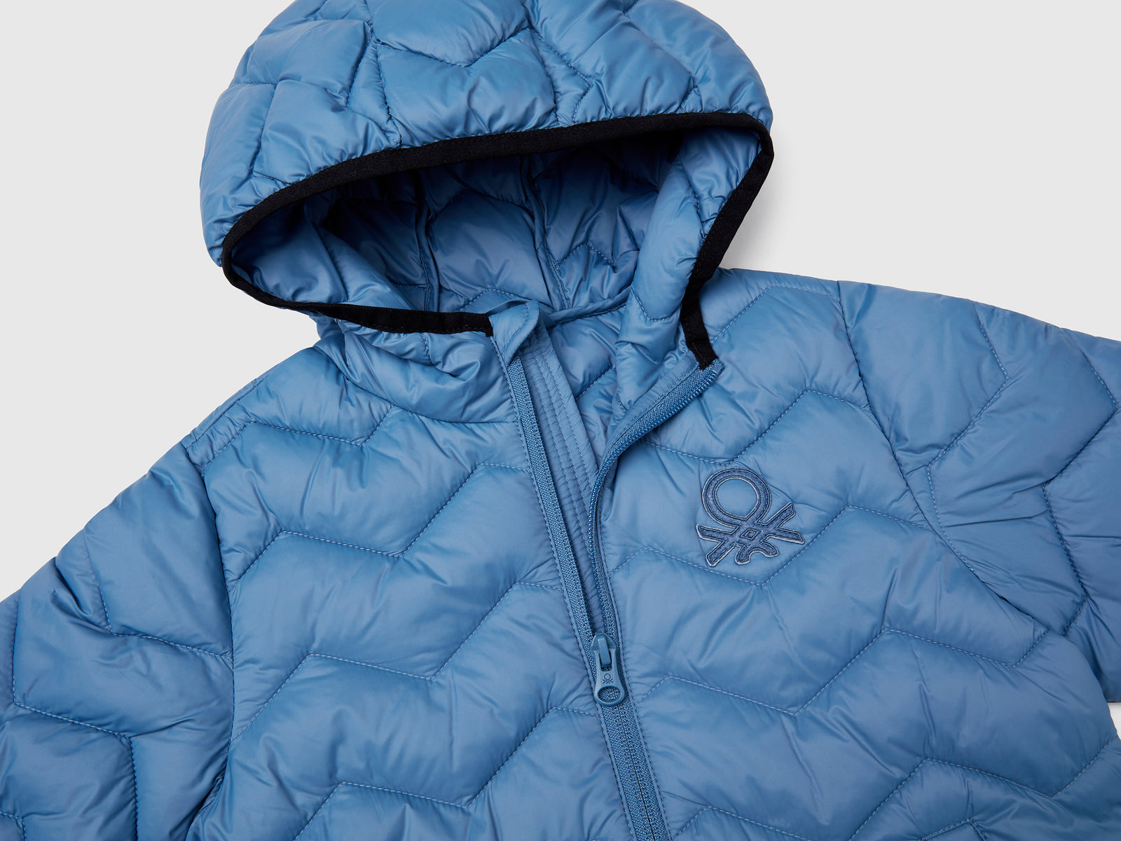 Giubbotto imbottito con cappuccio da bimbo azzurro 3 | Benetton Outlet