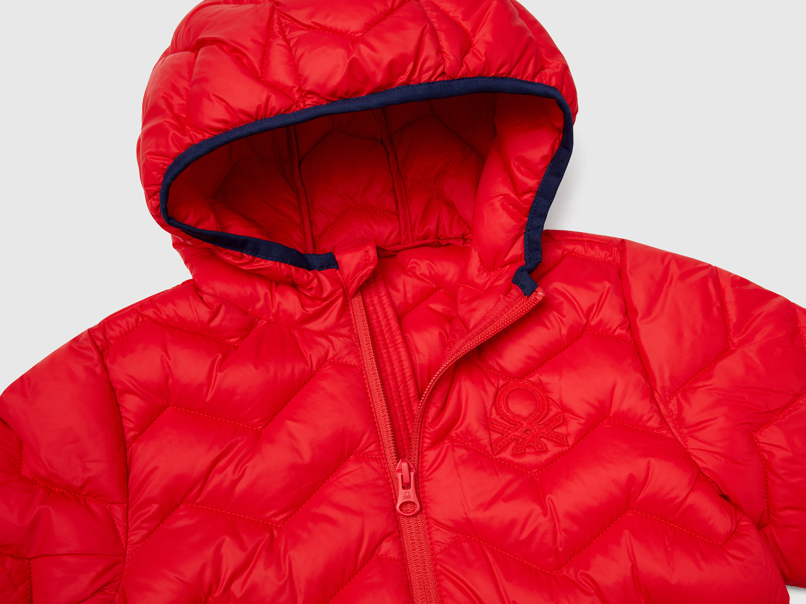 Giubbotto imbottito con cappuccio da bimbo rosso 3 | Benetton Outlet