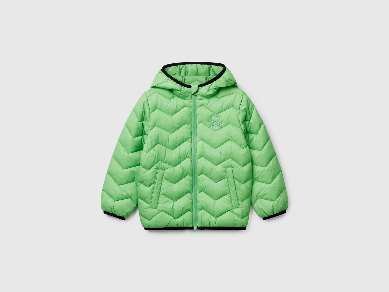Giubbotto imbottito con cappuccio da bimbo verde | Benetton Outlet