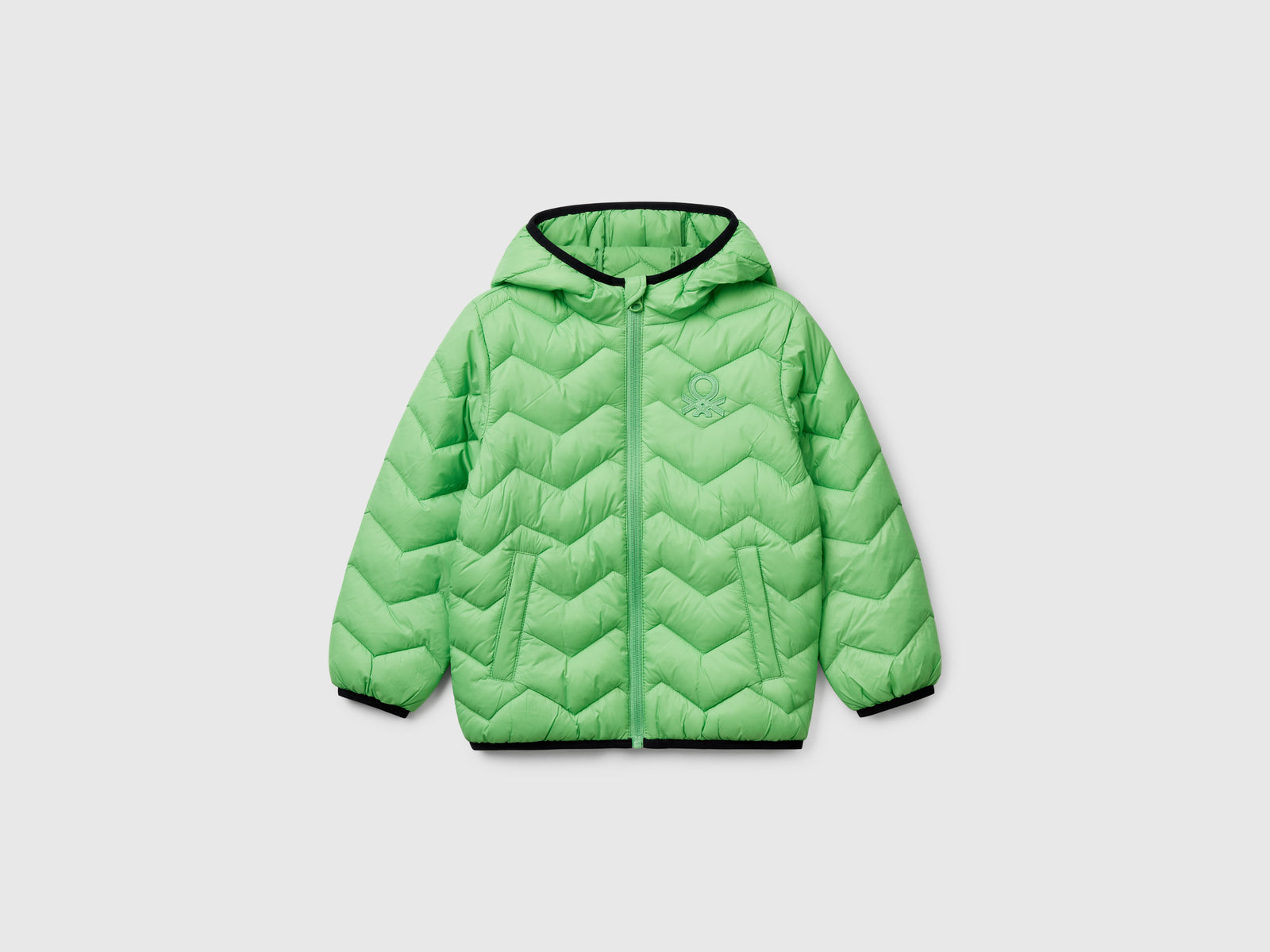 Giubbotto imbottito con cappuccio da bimbo verde | Benetton Outlet