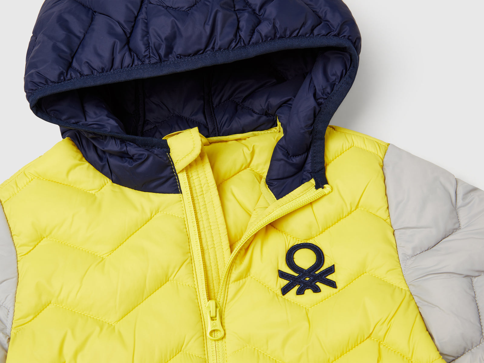 Giubbotto imbottito con cappuccio da bimbo multi-color 3 | Benetton Outlet