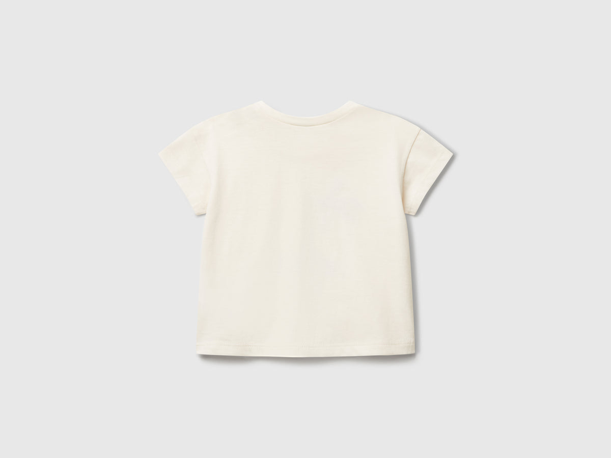 T-shirt con grafica estiva