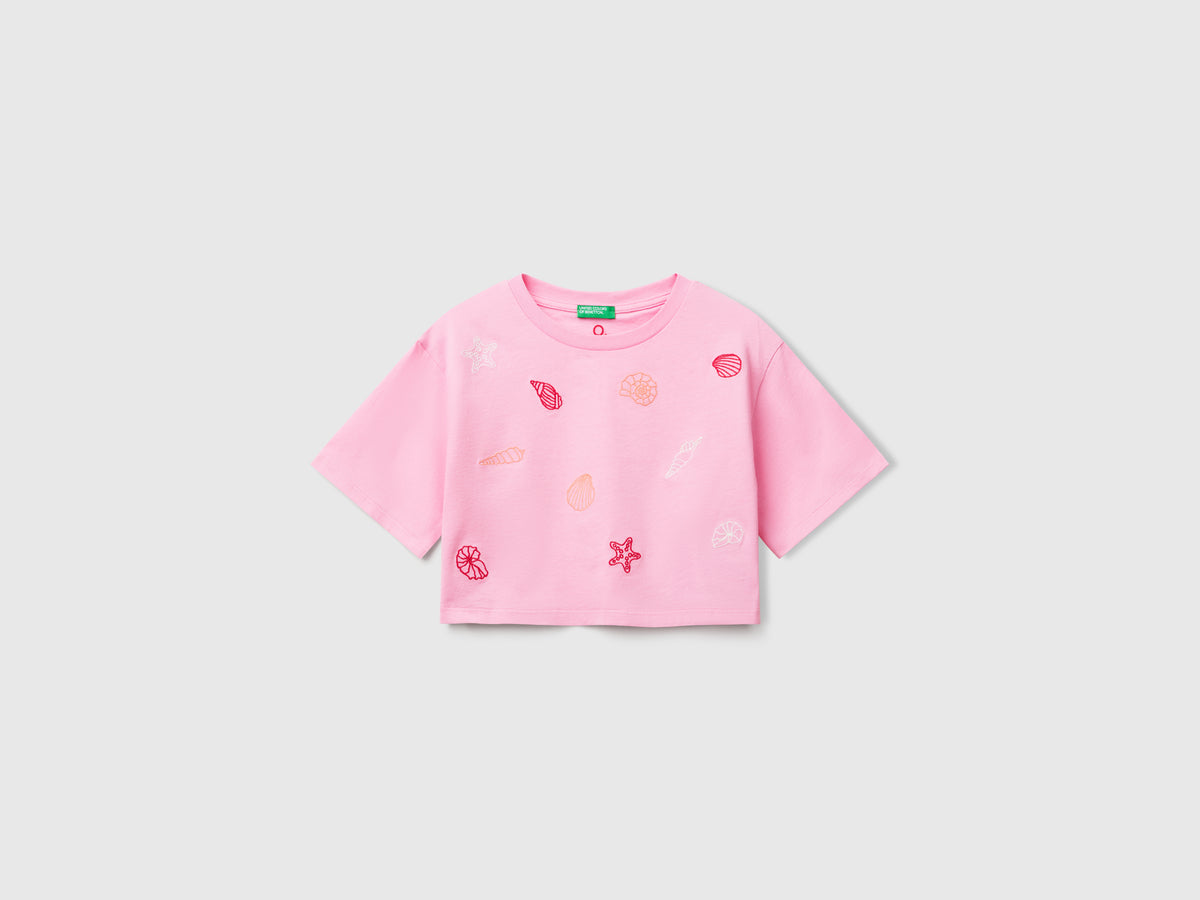 T-shirt con ricamo conchiglie