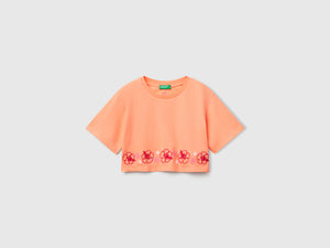 T-shirt con ricamo fiori