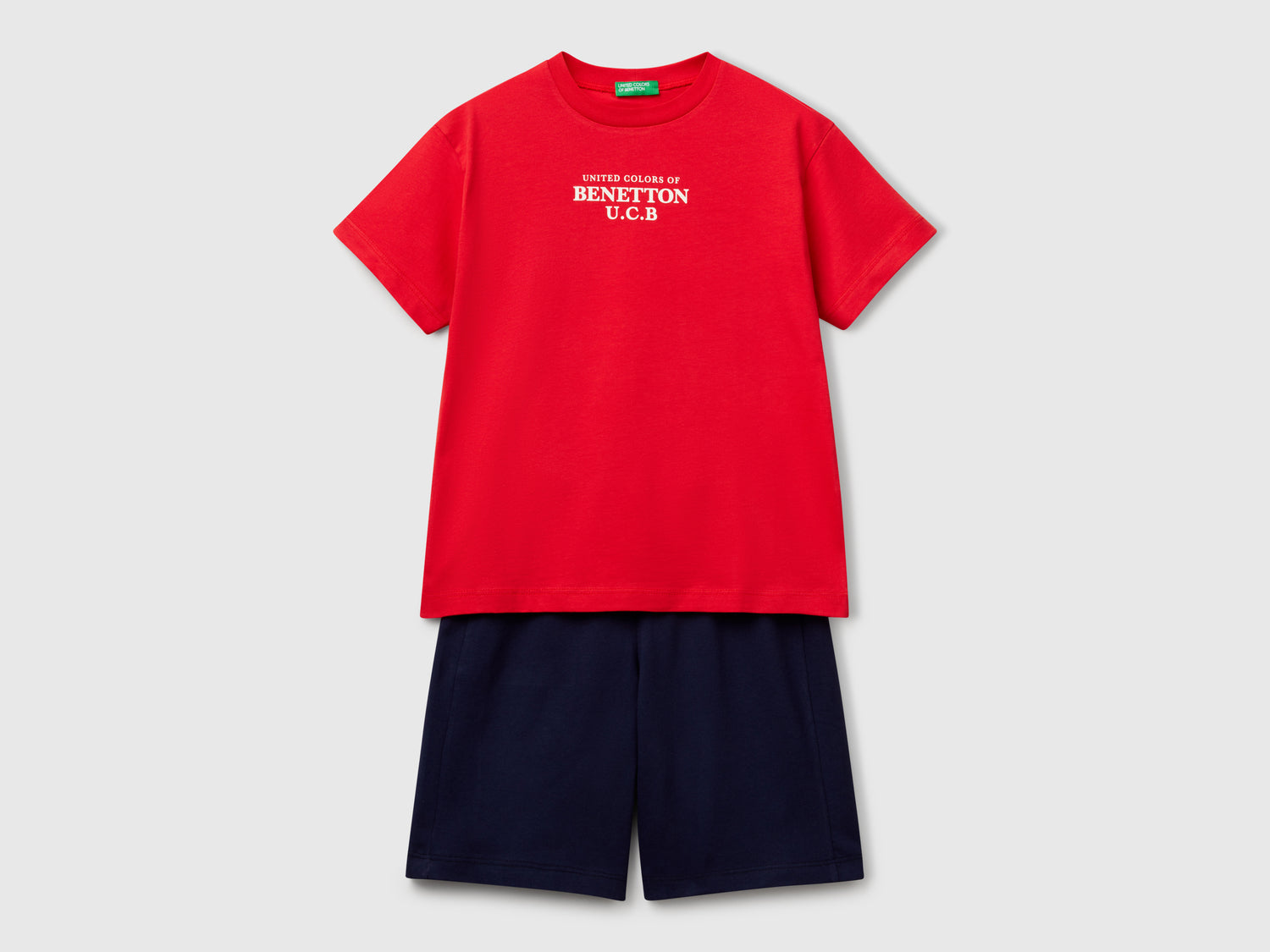 Completo t-shirt e bermuda da bambino rosso | Benetton Outlet