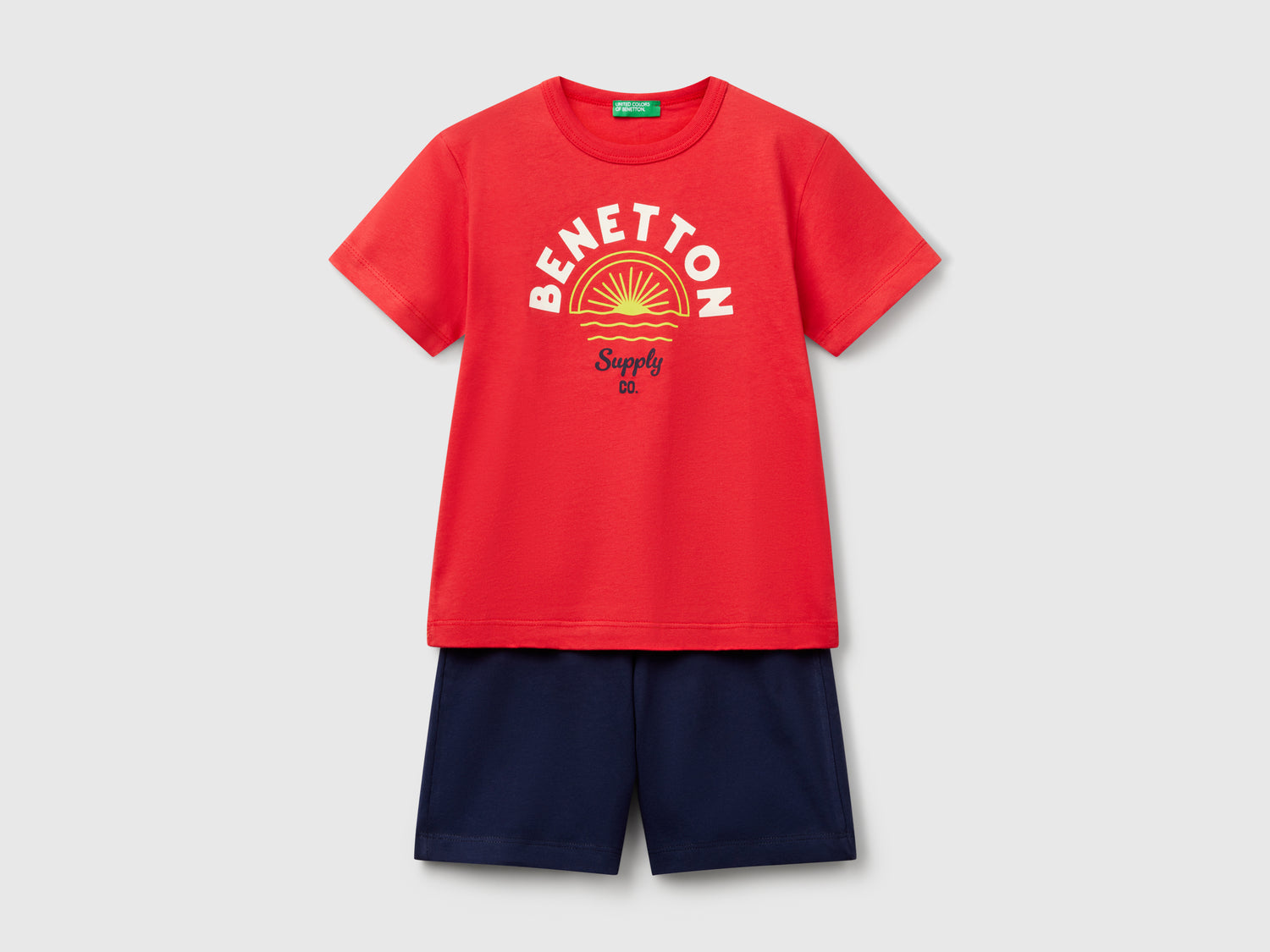 Completo t-shirt e bermuda 100% cotone da bimbo rosso | Benetton Outlet