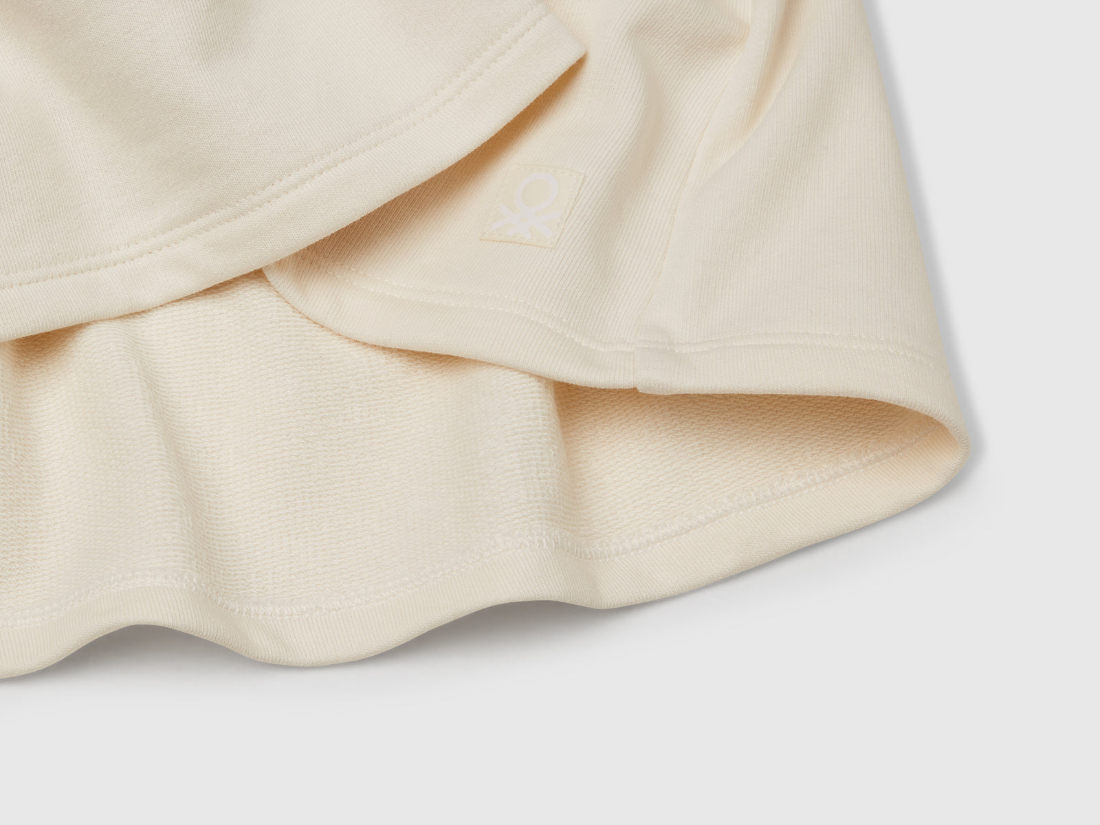 Gonna in felpa con pieghe da bambina bianco panna 3 | Benetton Outlet
