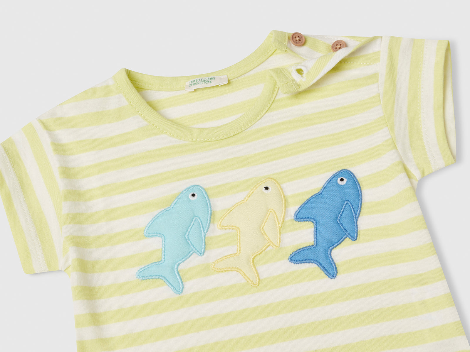T-shirt a righe con patch squali da neonato giallo 3 | Benetton Outlet