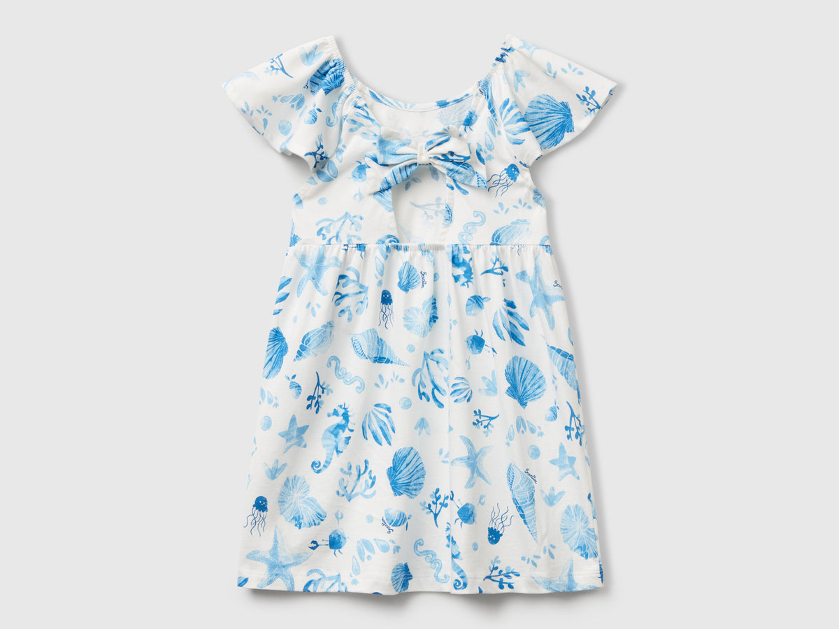 Vestito bianco con conchiglie blu