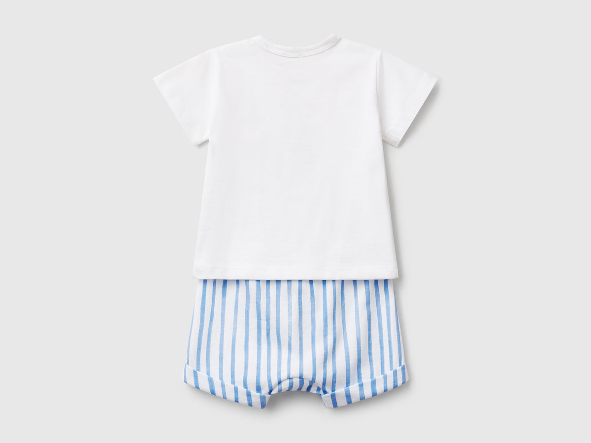 Completo t-shirt e bermuda