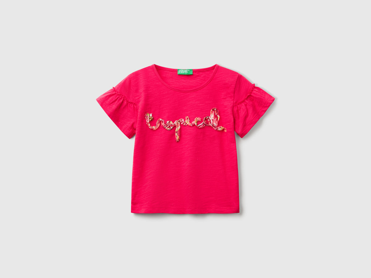 T-shirt con applicazione