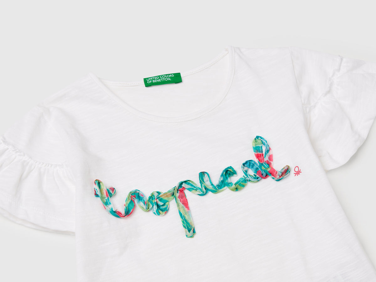 T-shirt con applicazione