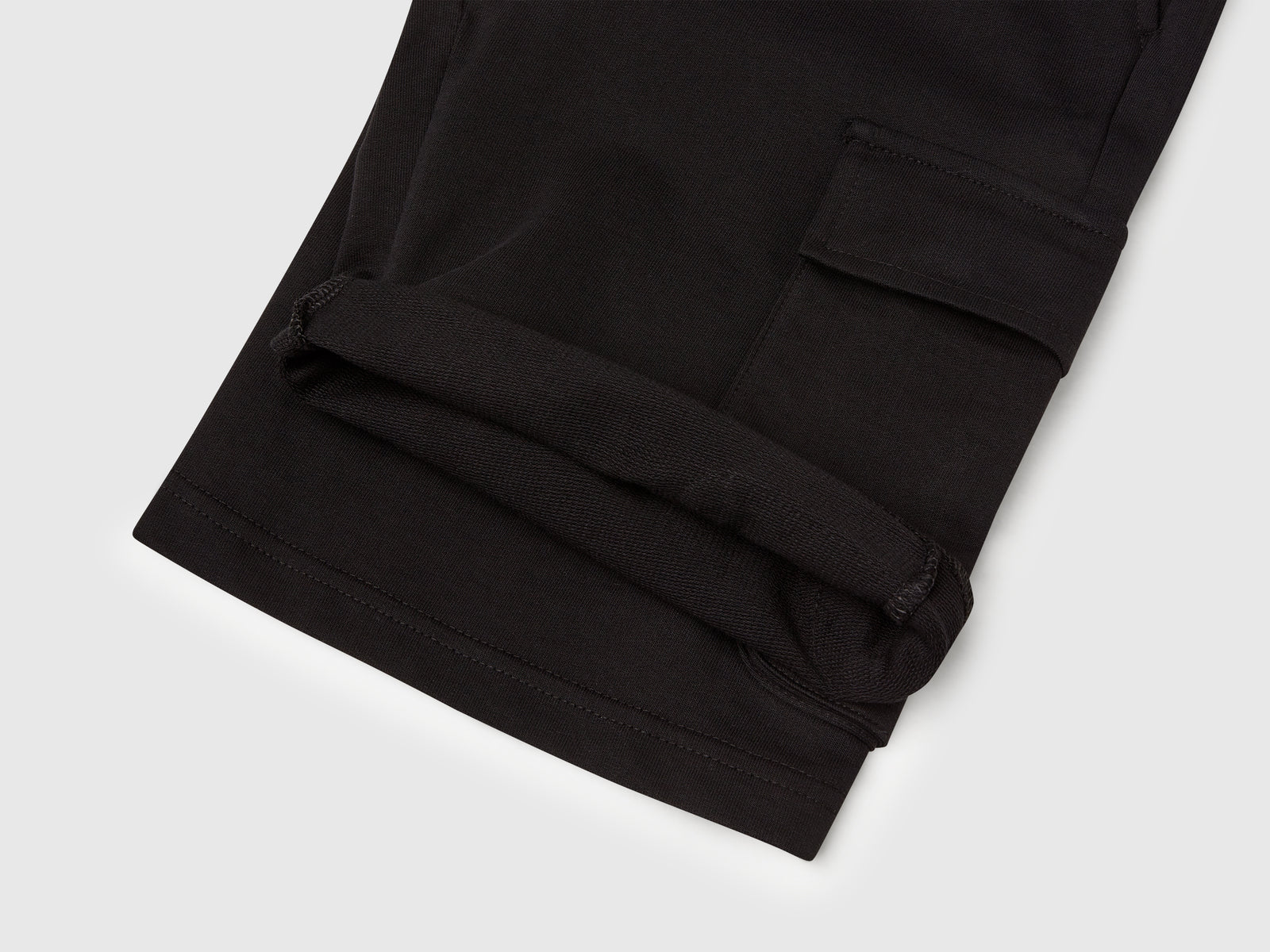Shorts cargo in felpa leggera da bambino nero 3 | Benetton Outlet