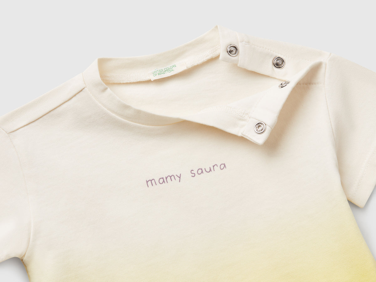 Maglietta dip-dye con stampa