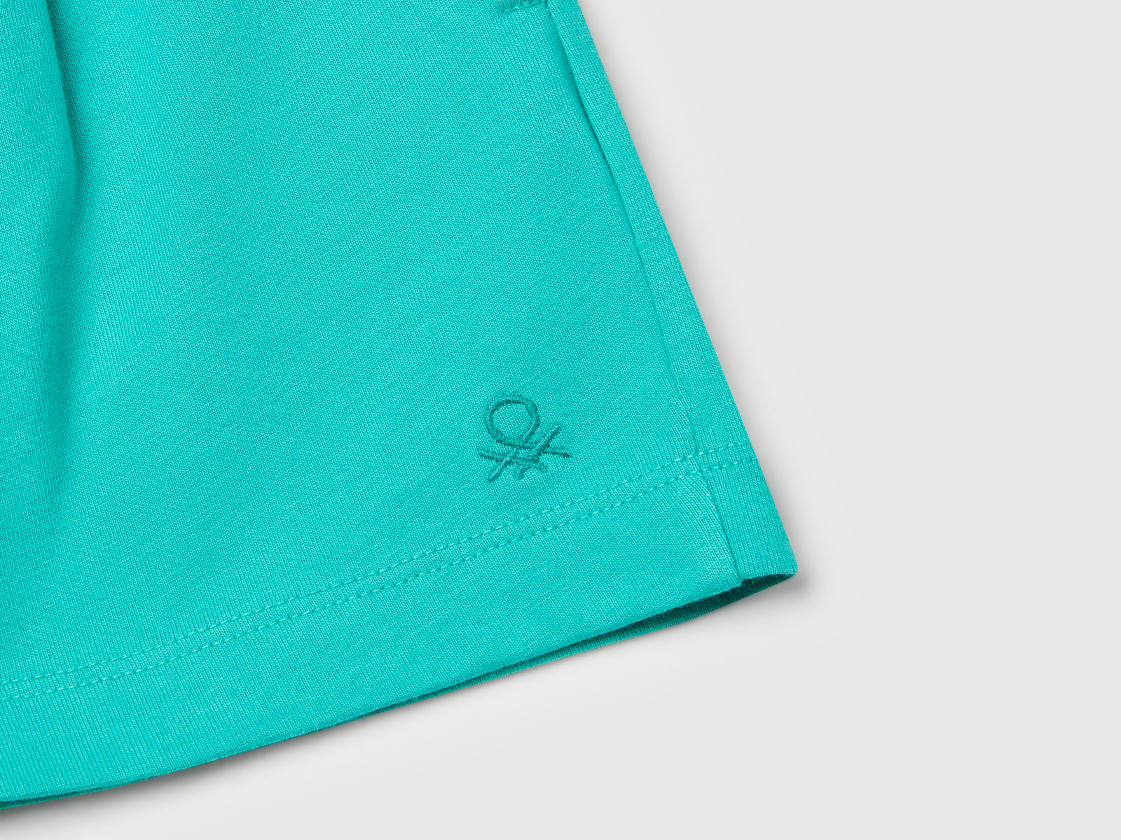 Shorts in puro cotone da bambina celeste fluo 3 | Benetton Outlet