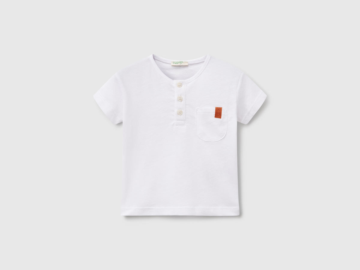 T-shirt con scollo serafino