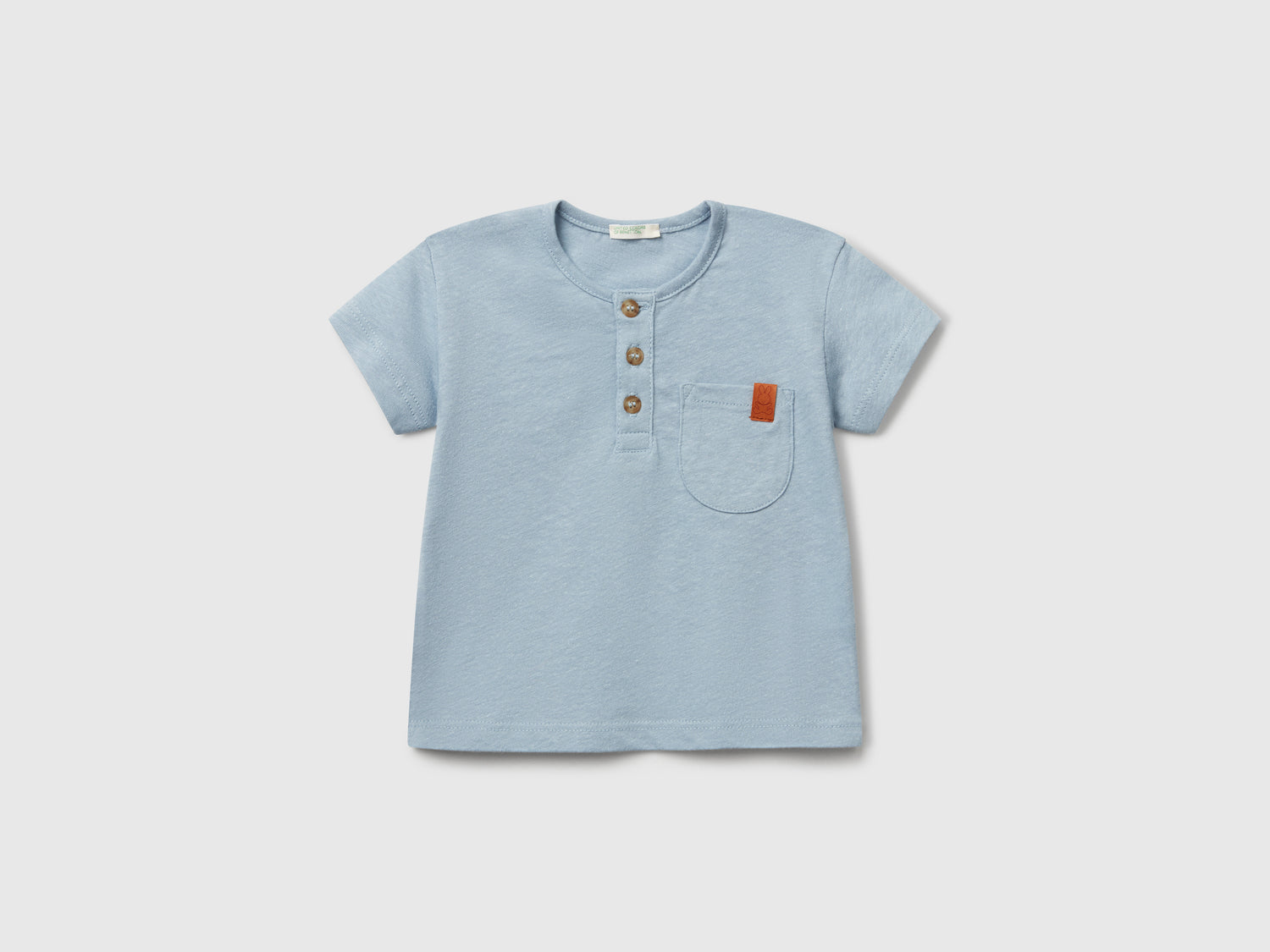 T-shirt con scollo serafino da neonato azzurro | Benetton Outlet