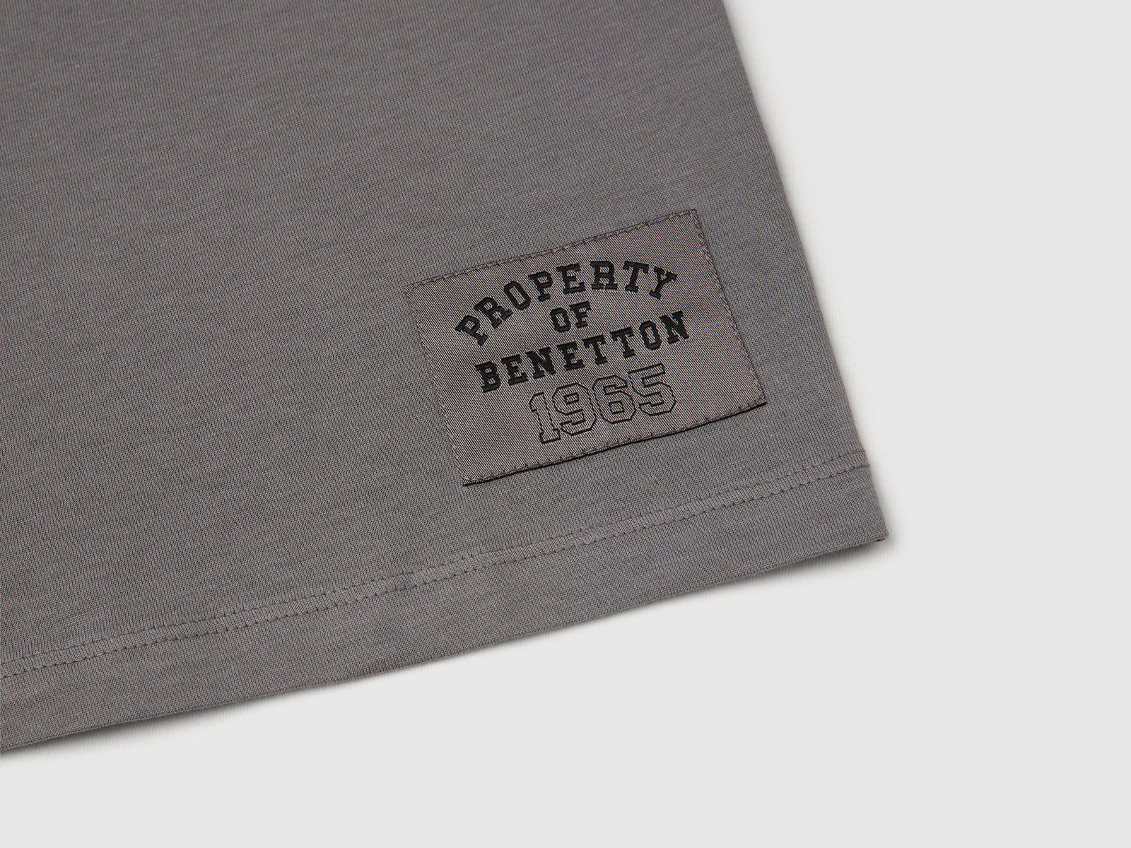 T-shirt con logo over fit da bambino grigio scuro 3 | Benetton Outlet