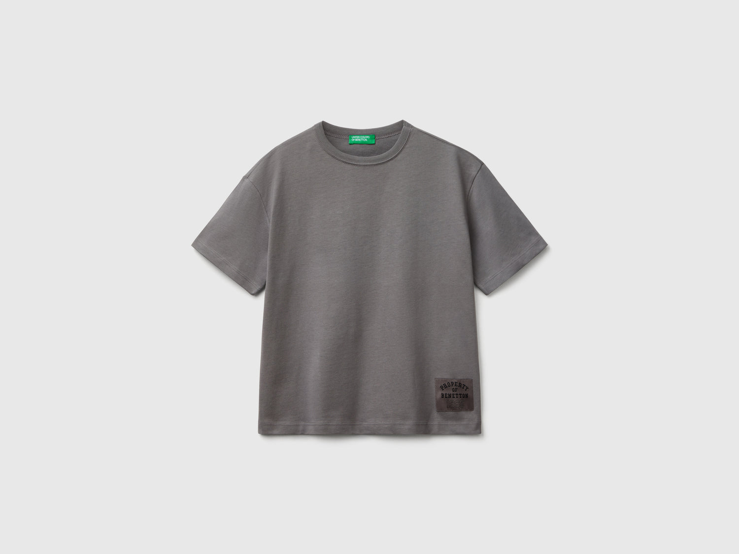 T-shirt con logo over fit da bambino grigio scuro | Benetton Outlet