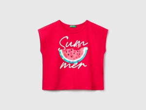 T-shirt con stampa e paillettes