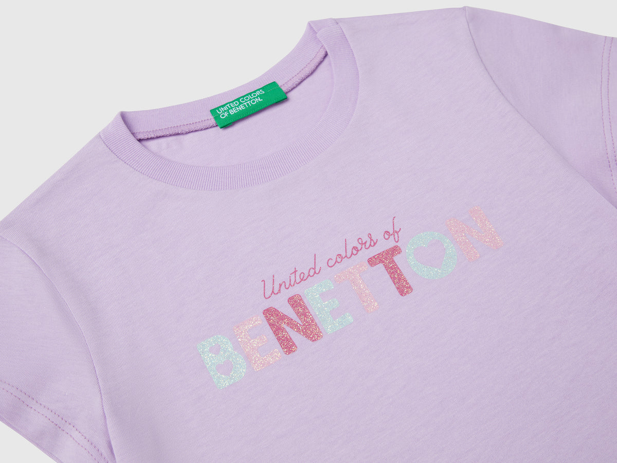 Maglietta con stampa glitter