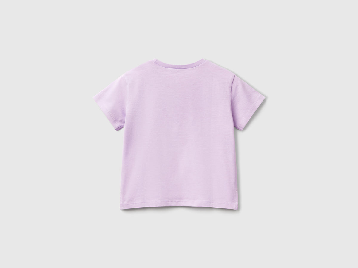 T-shirt con stampa e applicazione