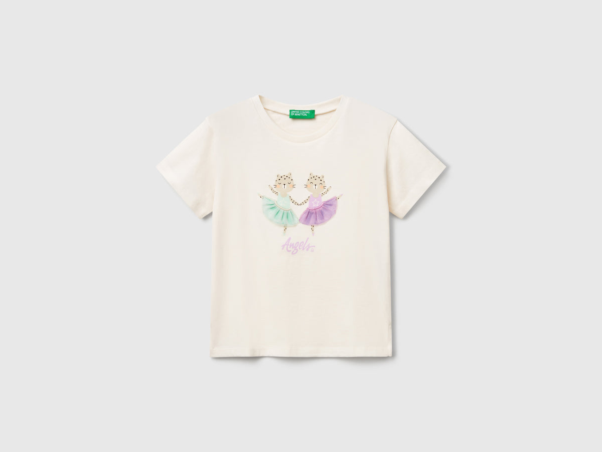 T-shirt con stampa e applicazione