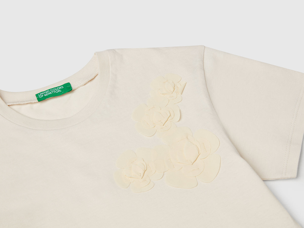 T-shirt con applicazioni