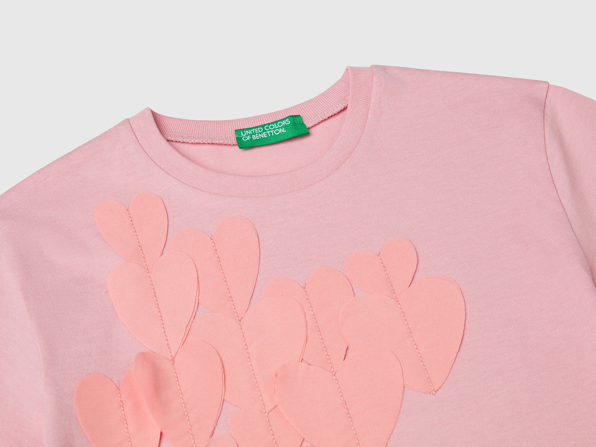 T-shirt con applicazioni