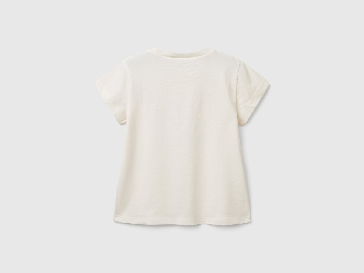 T-shirt con applicazione effetto petali