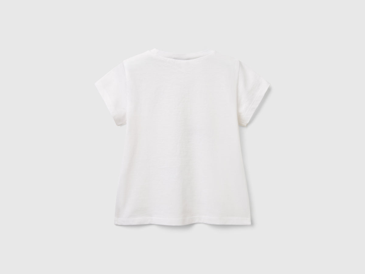 T-shirt con applicazione effetto petali
