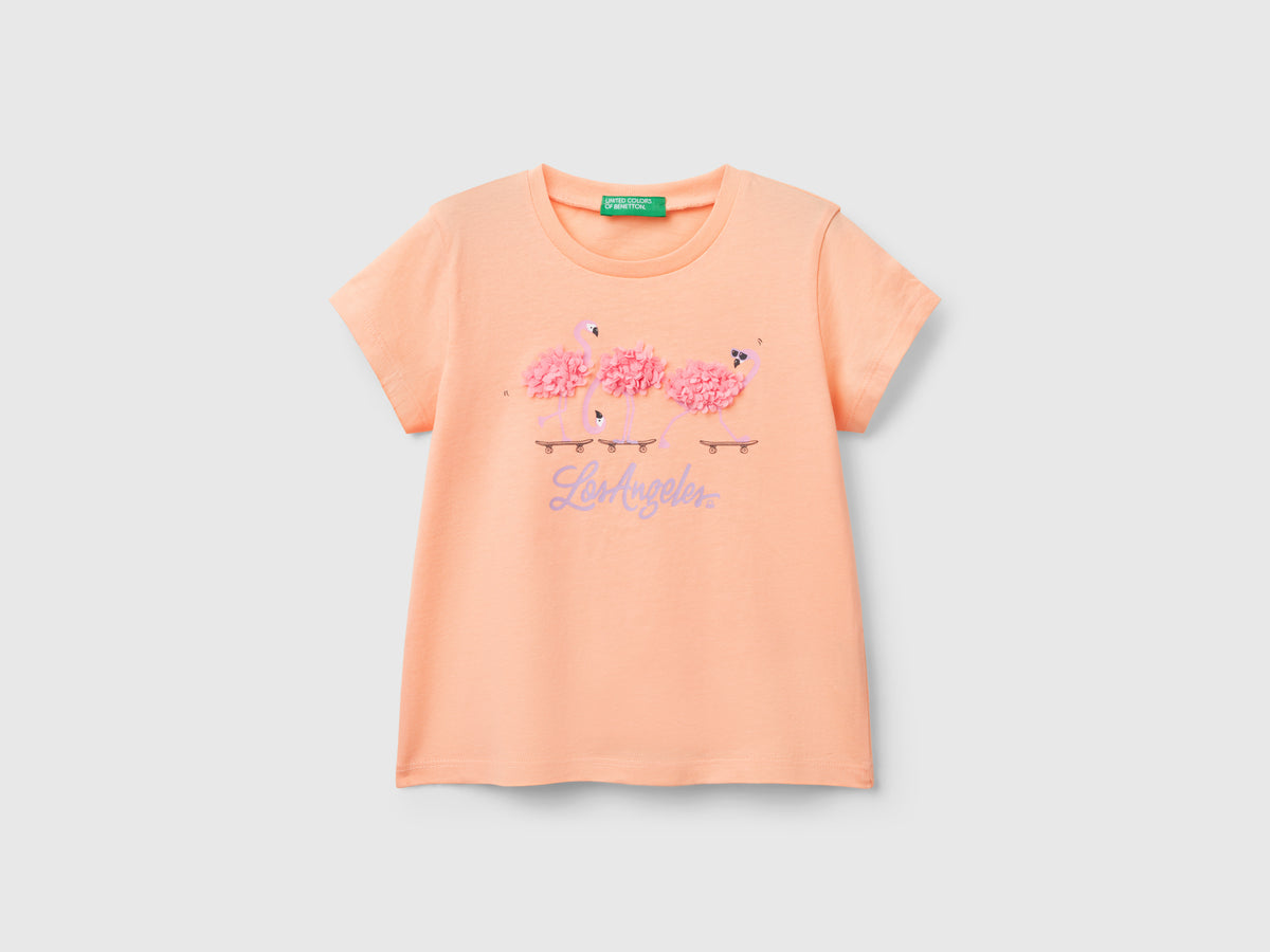 T-shirt con applicazione effetto petali