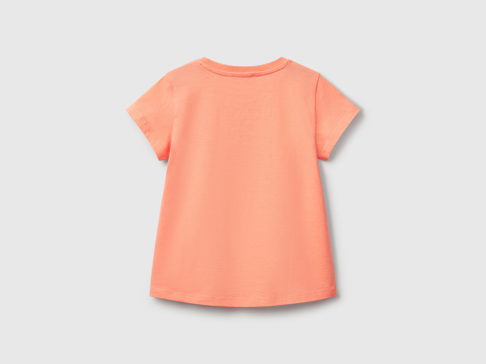 Maglietta con ricamo logo in cotone bio da bimba pesca 2 | Benetton Outlet
