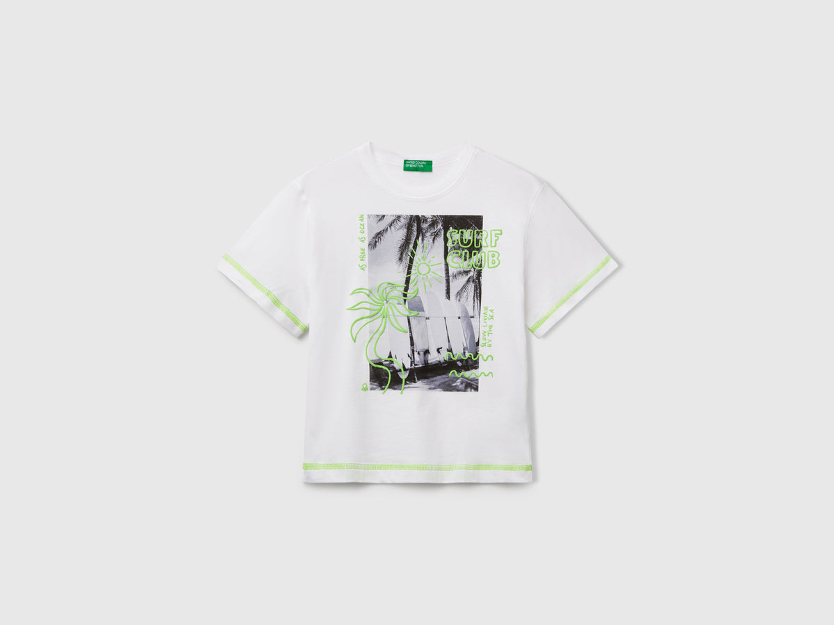 T-shirt con dettagli fluo