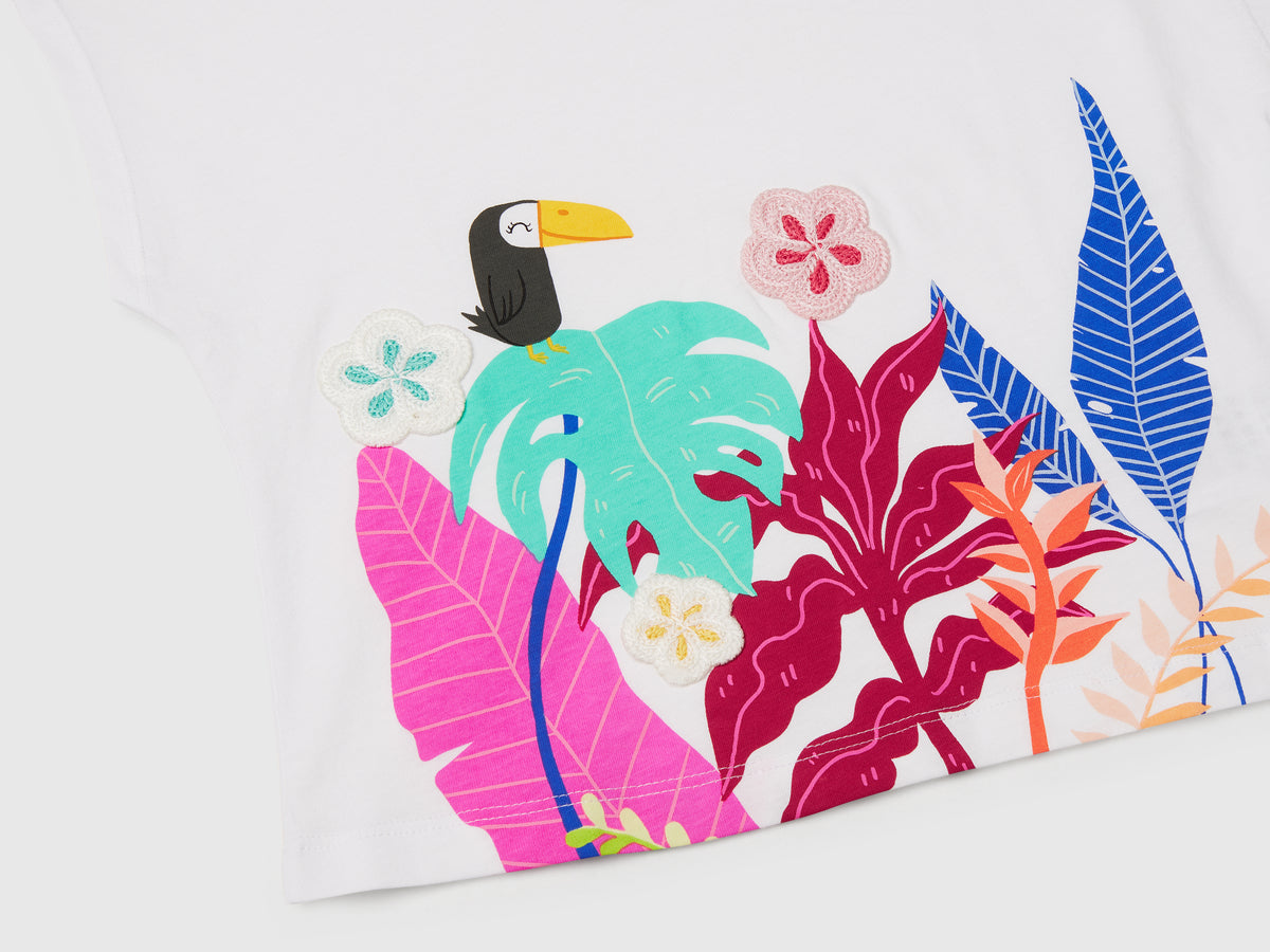 Maglietta con stampa e applicazioni crochet