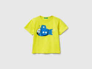 T-shirt con stampa sottomarino e applicazione
