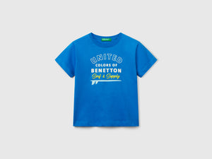 T-shirt con stampa e applicazione