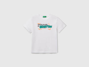 T-shirt con stampa e applicazione