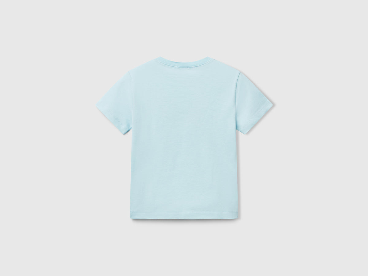 T-shirt con stampa e applicazione