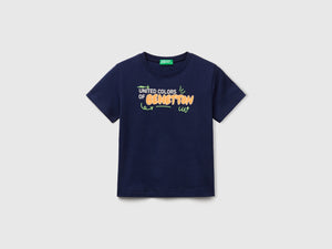 T-shirt con stampa e applicazione