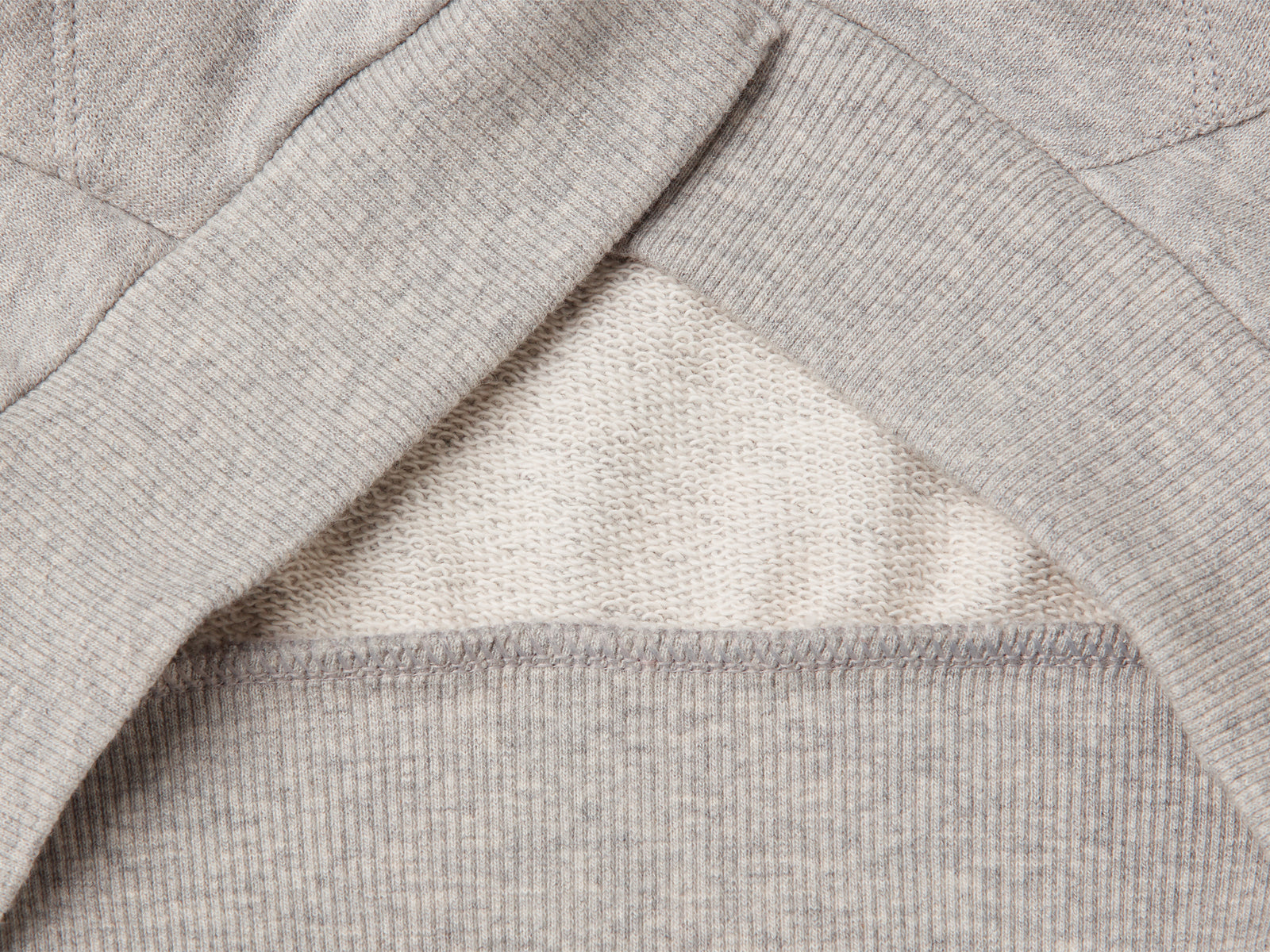 Felpa con zip e collo alto da bambina grigio chiaro 3 | Benetton Outlet