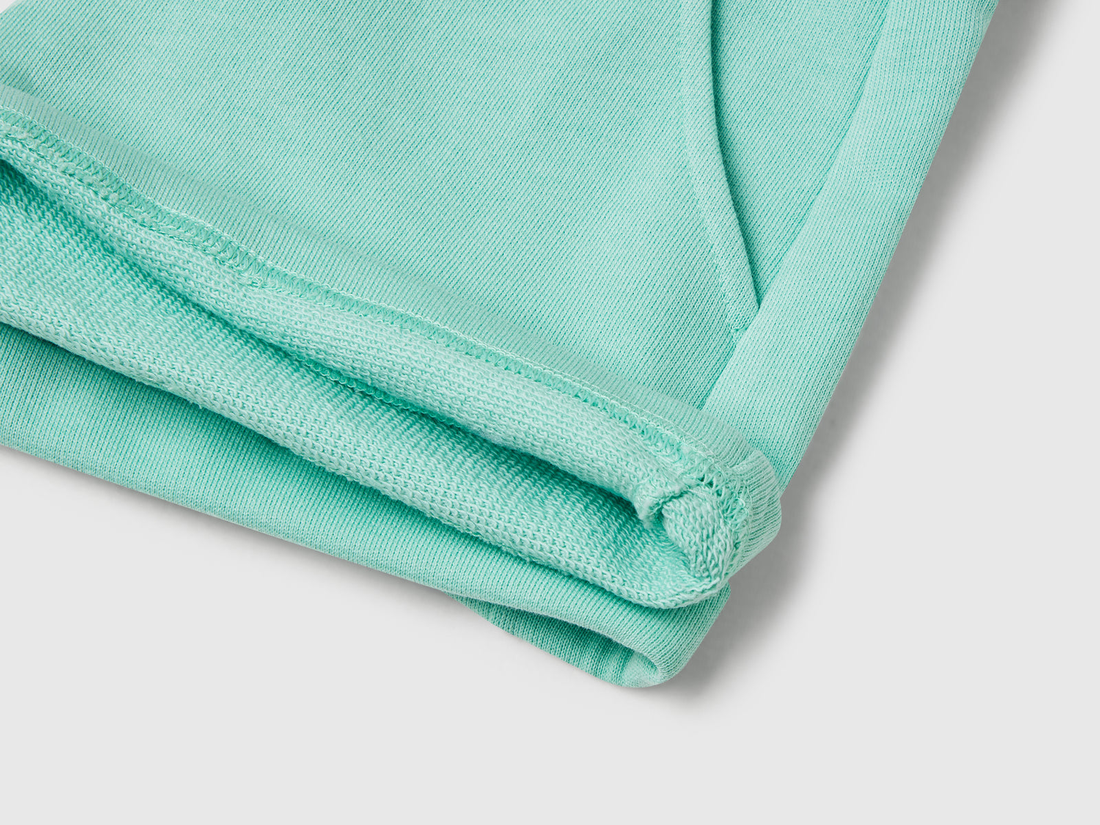 Shorts in felpa 100% cotone da bambina verde acqua 3 | Benetton Outlet