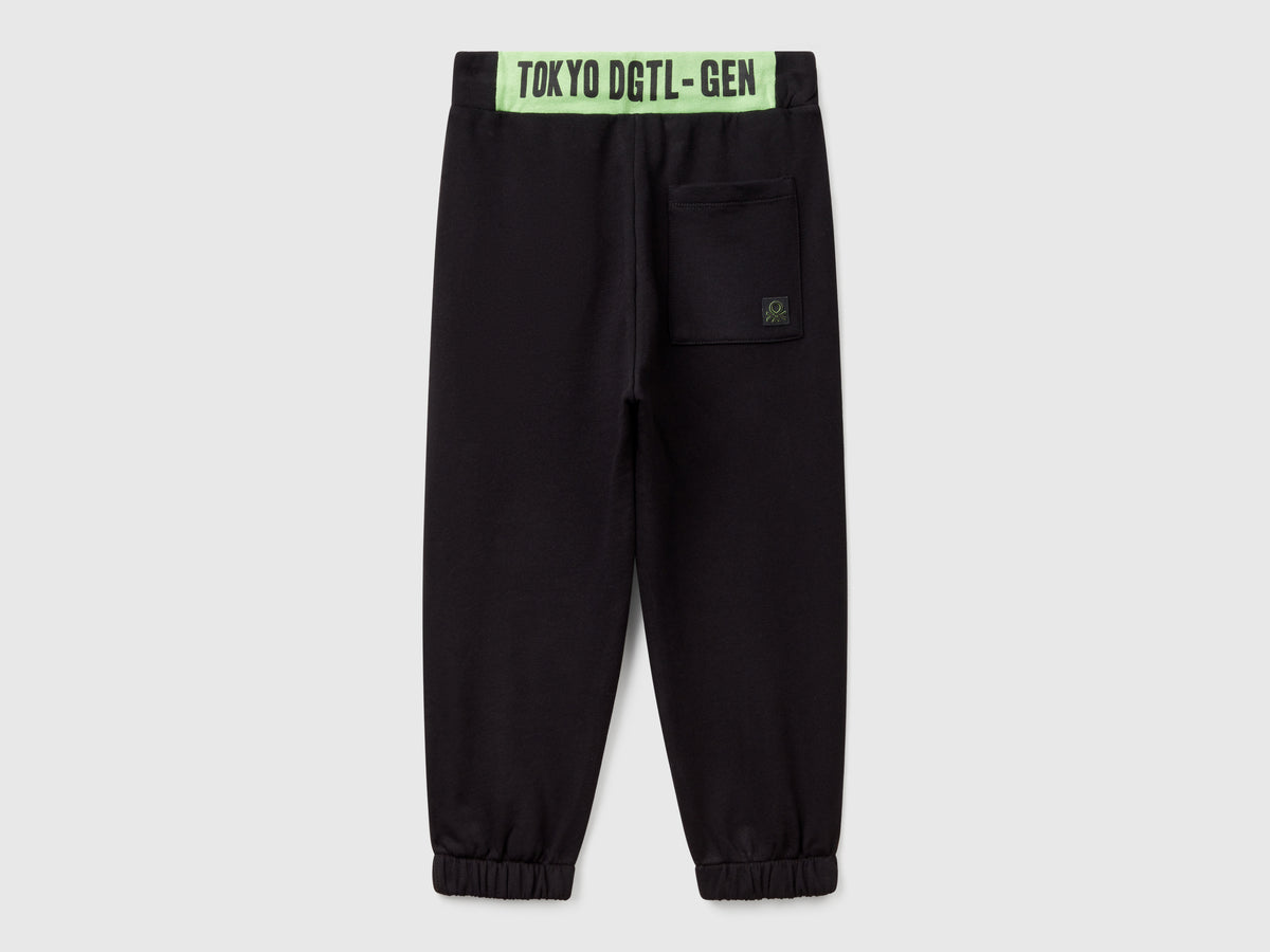 Joggers con stampa sul retro